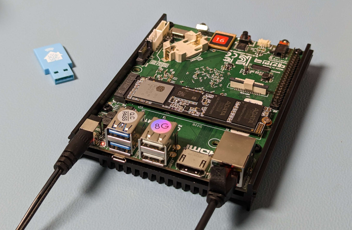 Hardkernel ODROID-M1 enkeltkortsdatamaskin med NVMe SSD plugget inn