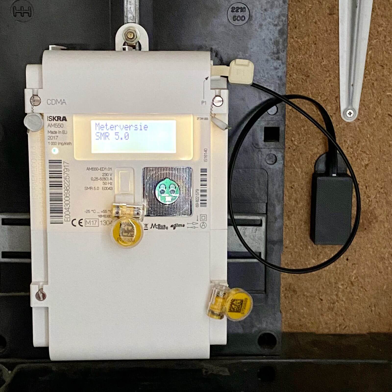 Foto de SlimmeLezer conectado a un medidor de energía inteligente